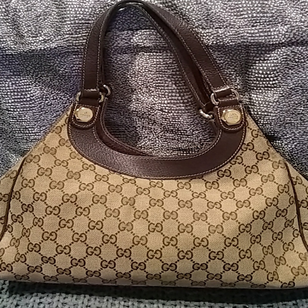 Authentic Gucci Chestnut and Mocha Signature Purse